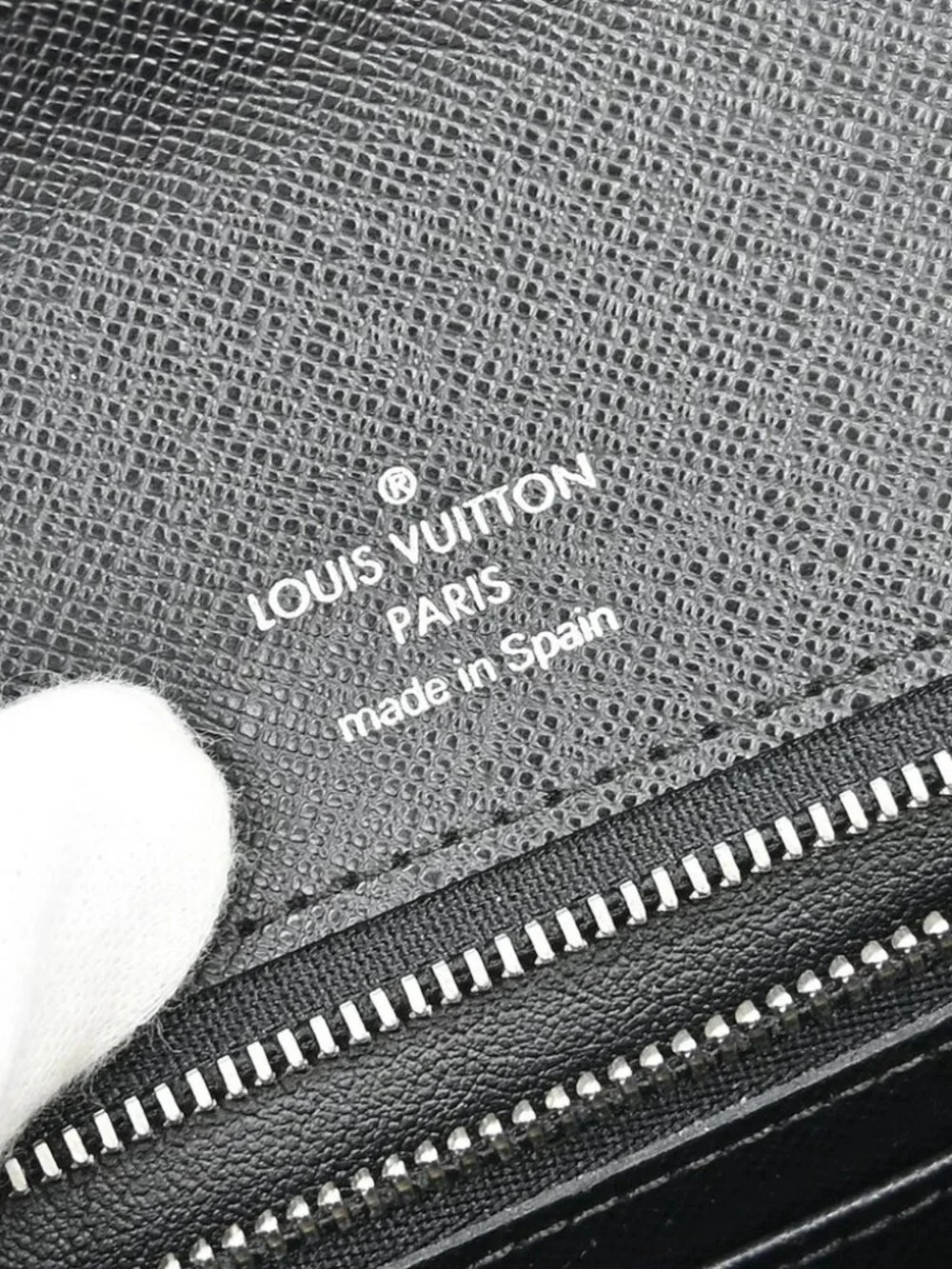Louis Vuitton Taiga Selenga Epicea Clutch Bag